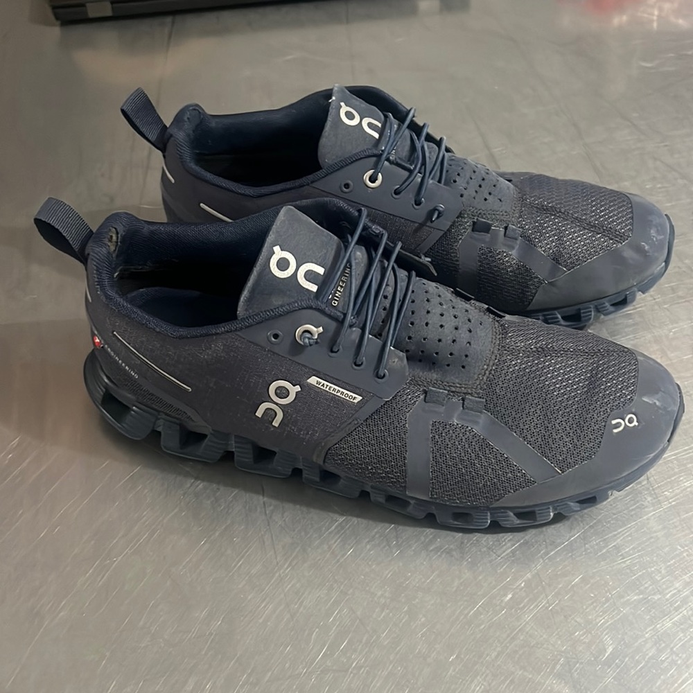 On Running - Could 5. Navy - men’s size 9.5